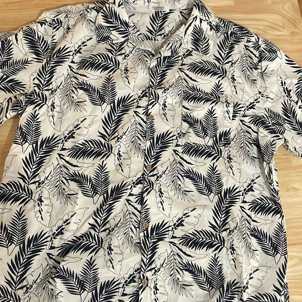 Coofandy palm print shirt.  Size xl white and navy